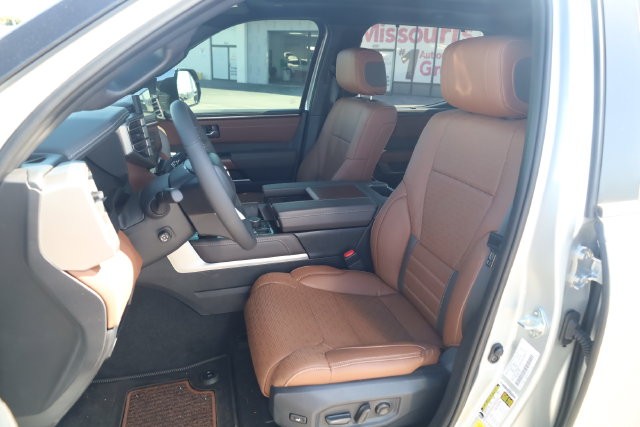 Toyota Tundra 4WD Vehicle Image 22