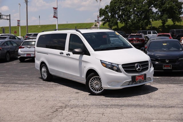 Mercedes-Benz Metris Passenger Van Vehicle Image 02