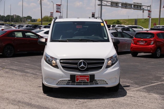 Mercedes-Benz Metris Passenger Van Vehicle Image 04