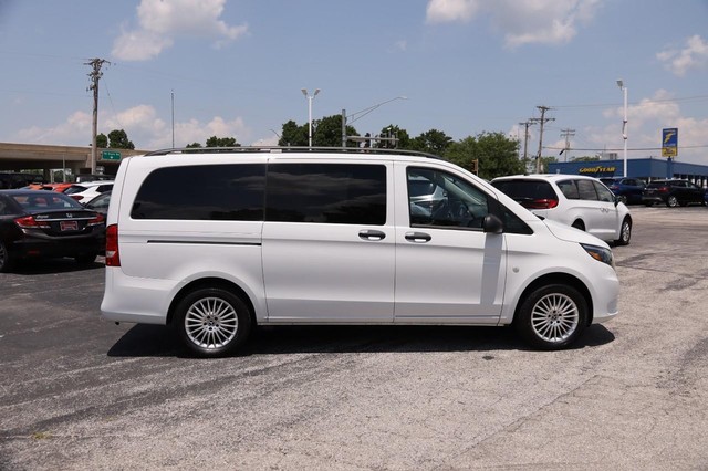 Mercedes-Benz Metris Passenger Van Vehicle Image 05