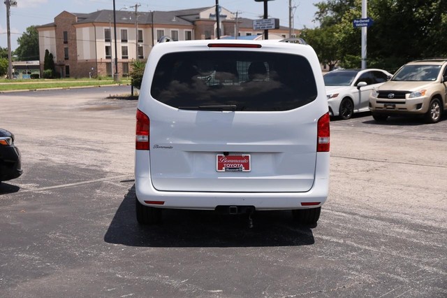 Mercedes-Benz Metris Passenger Van Vehicle Image 06