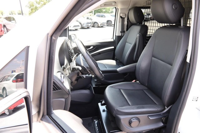 Mercedes-Benz Metris Passenger Van Vehicle Image 08