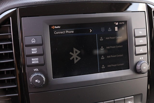 Mercedes-Benz Metris Passenger Van Vehicle Image 16