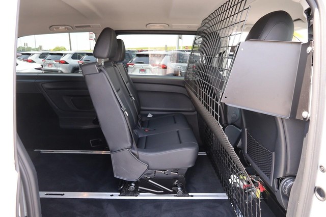 Mercedes-Benz Metris Passenger Van Vehicle Image 20