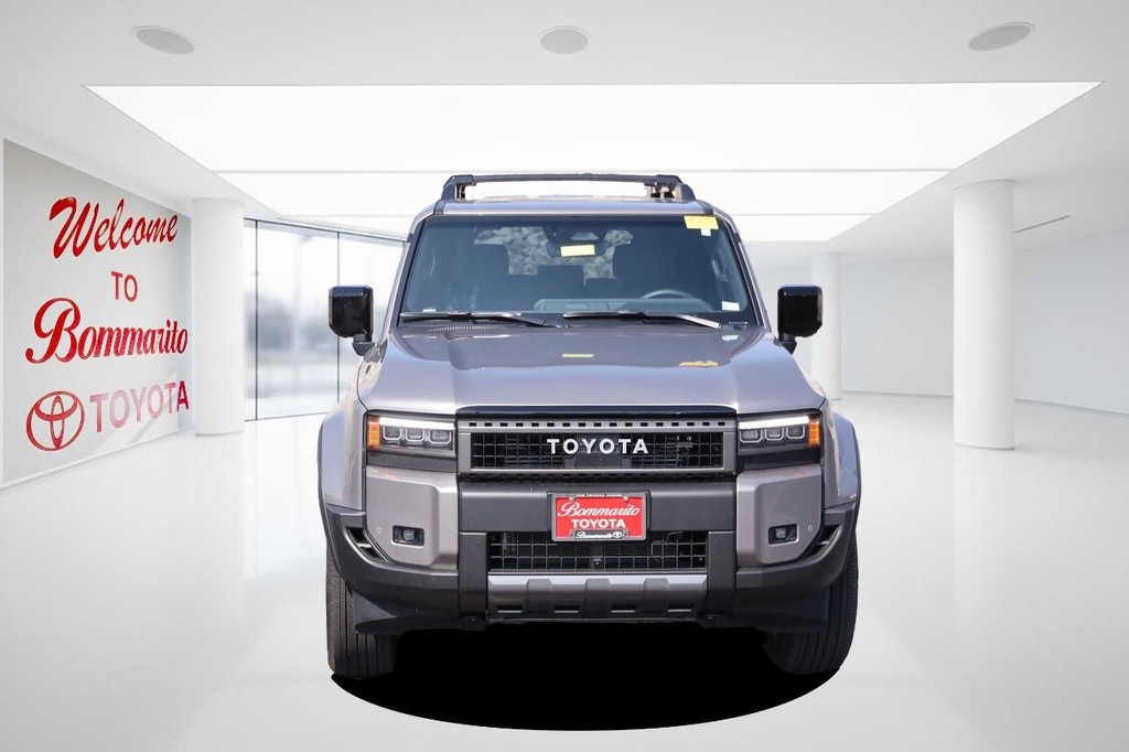 Toyota Land Cruiser Vehicle Full-screen Gallery Image 4