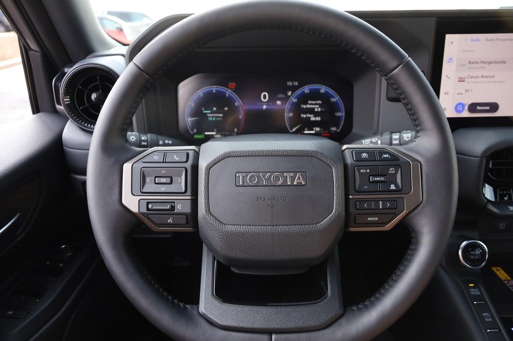 Toyota Land Cruiser Vehicle Full-screen Gallery Image 12