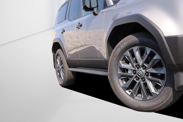 Toyota Land Cruiser Vehicle Image 03