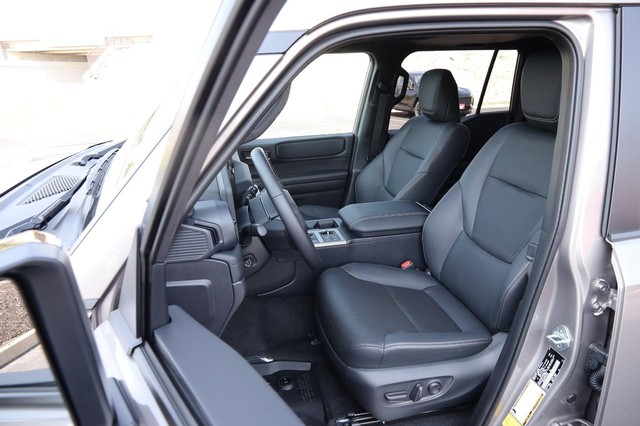 Toyota Land Cruiser Vehicle Image 10