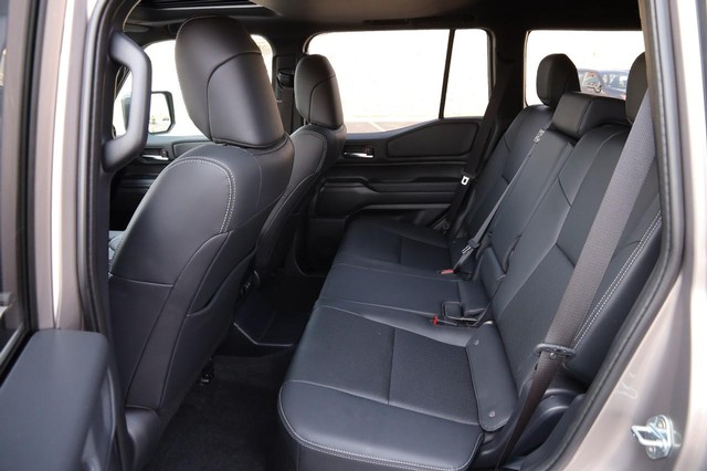 Toyota Land Cruiser Vehicle Image 11