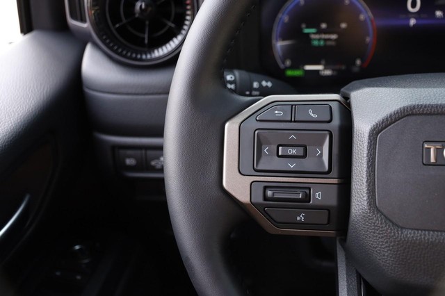 Toyota Land Cruiser Vehicle Image 13