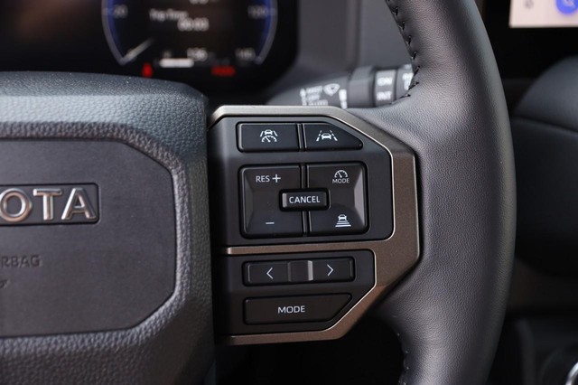 Toyota Land Cruiser Vehicle Image 14