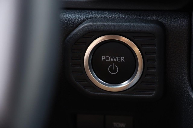 Toyota Land Cruiser Vehicle Image 16