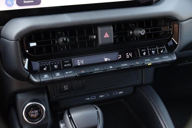 Toyota Land Cruiser Vehicle Image 20