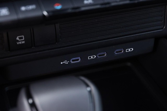 Toyota Land Cruiser Vehicle Image 21