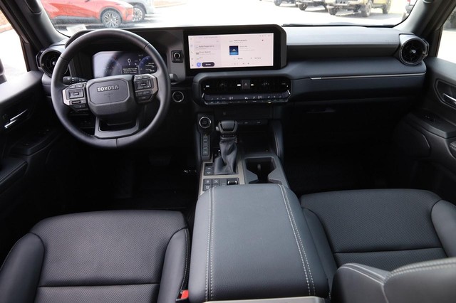 Toyota Land Cruiser Vehicle Image 24