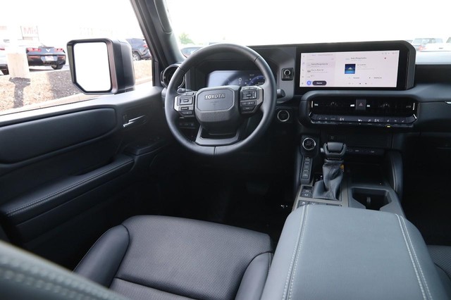Toyota Land Cruiser Vehicle Image 25
