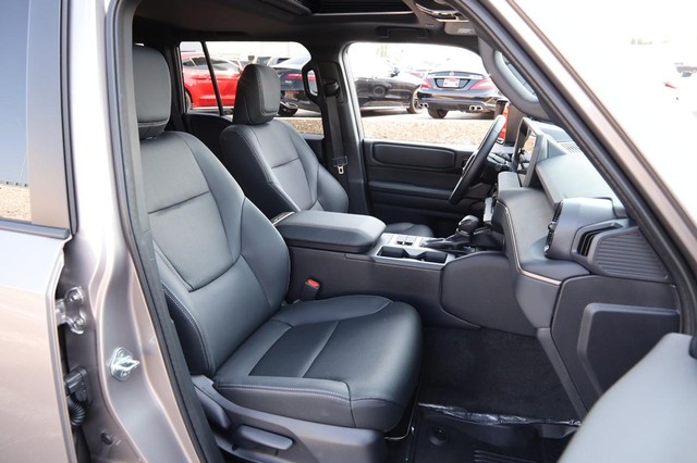 Toyota Land Cruiser Vehicle Image 29