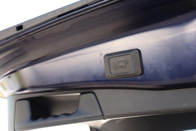 Toyota RAV4 Vehicle Image 10