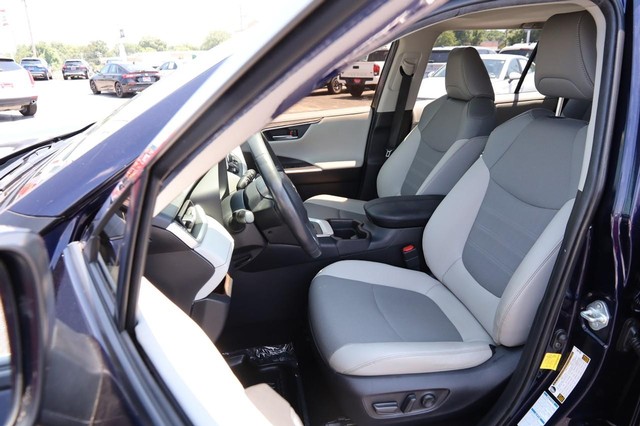 Toyota RAV4 Vehicle Image 12