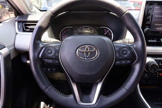 Toyota RAV4 Vehicle Image 14