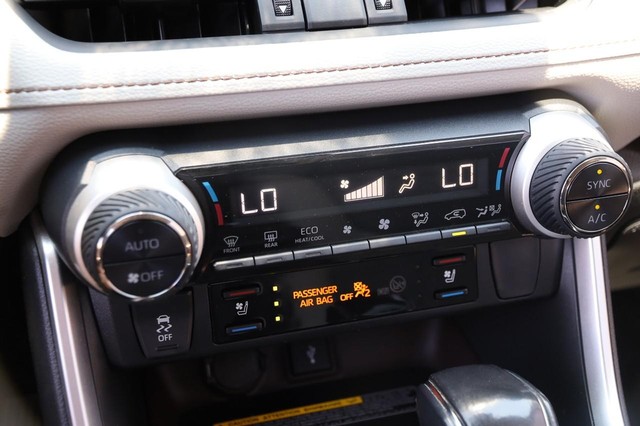 Toyota RAV4 Vehicle Image 21