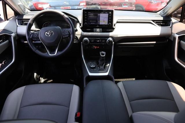 Toyota RAV4 Vehicle Image 24