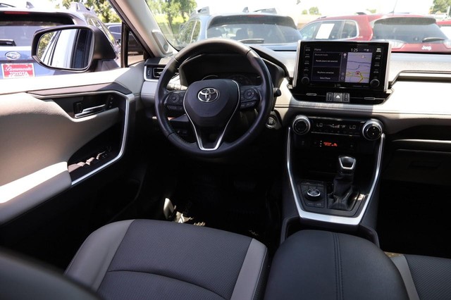 Toyota RAV4 Vehicle Image 25