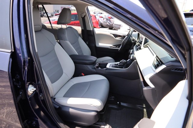 Toyota RAV4 Vehicle Image 29