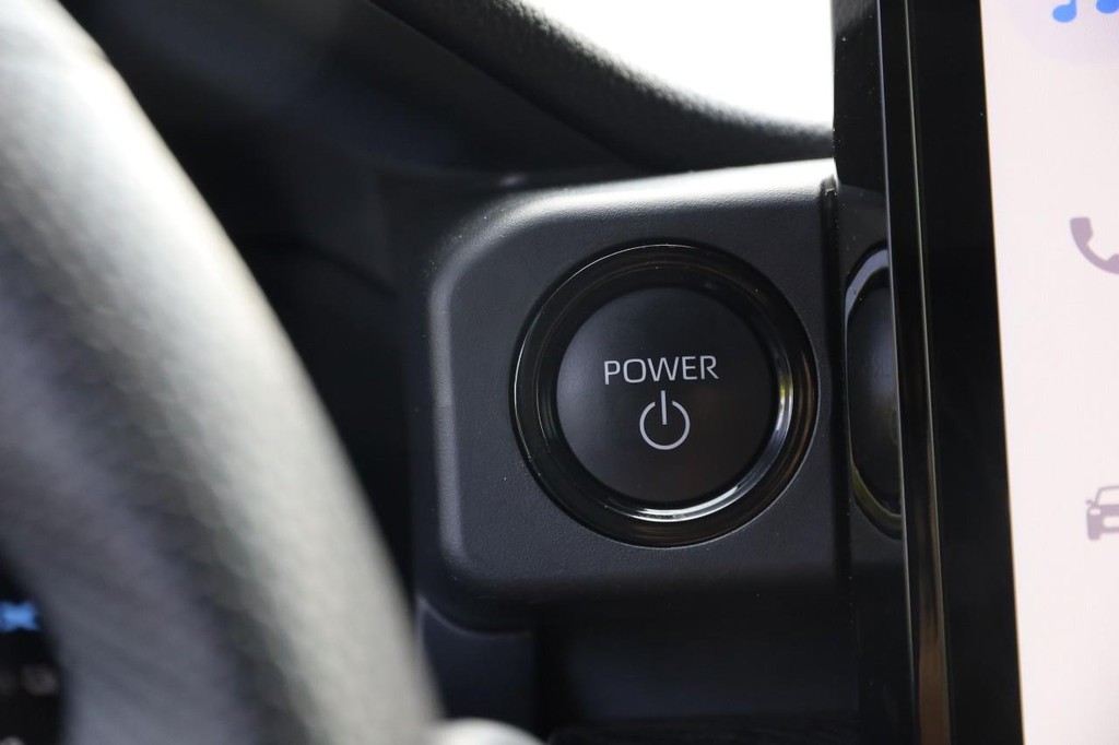 Toyota Tacoma 4WD Vehicle Full-screen Gallery Image 15