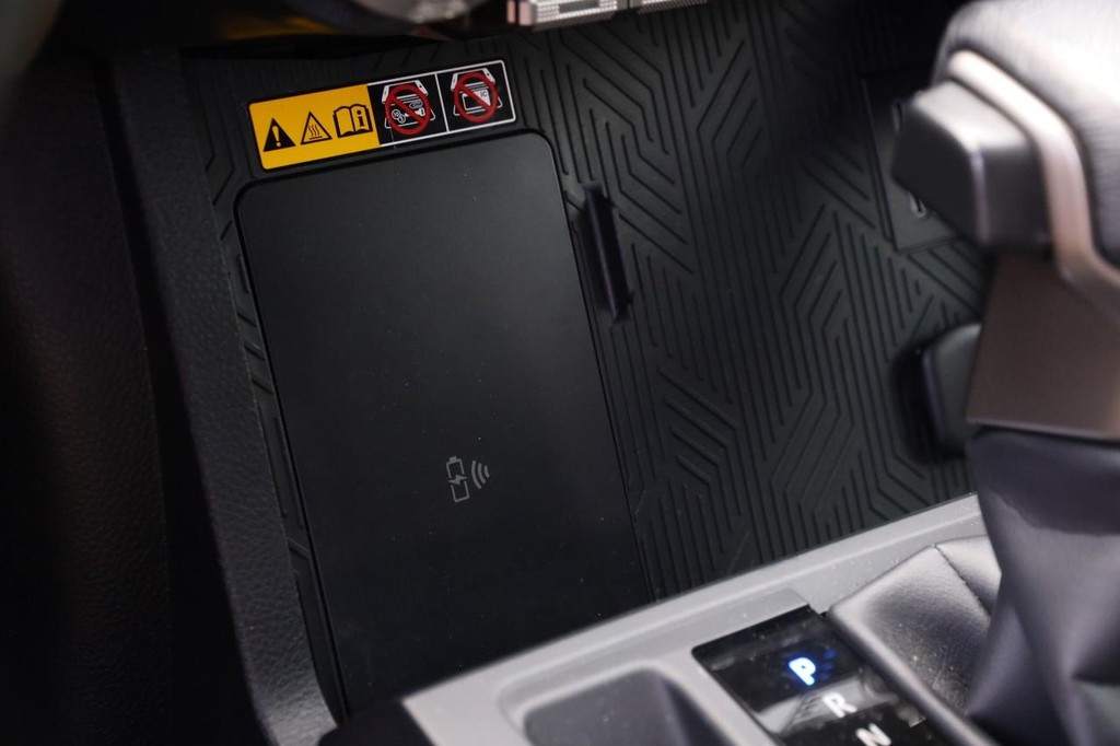 Toyota Tacoma 4WD Vehicle Full-screen Gallery Image 20