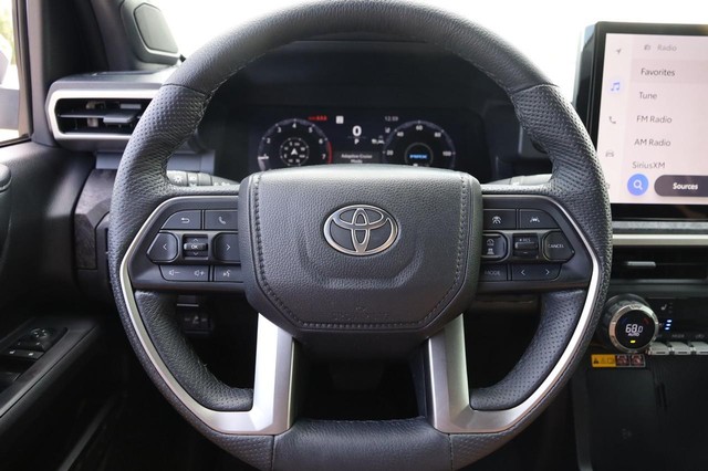 Toyota Tacoma 4WD Vehicle Image 11