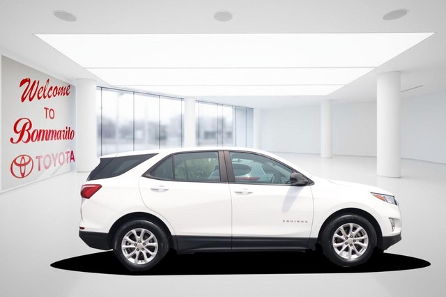 Chevrolet Equinox Vehicle Image 05