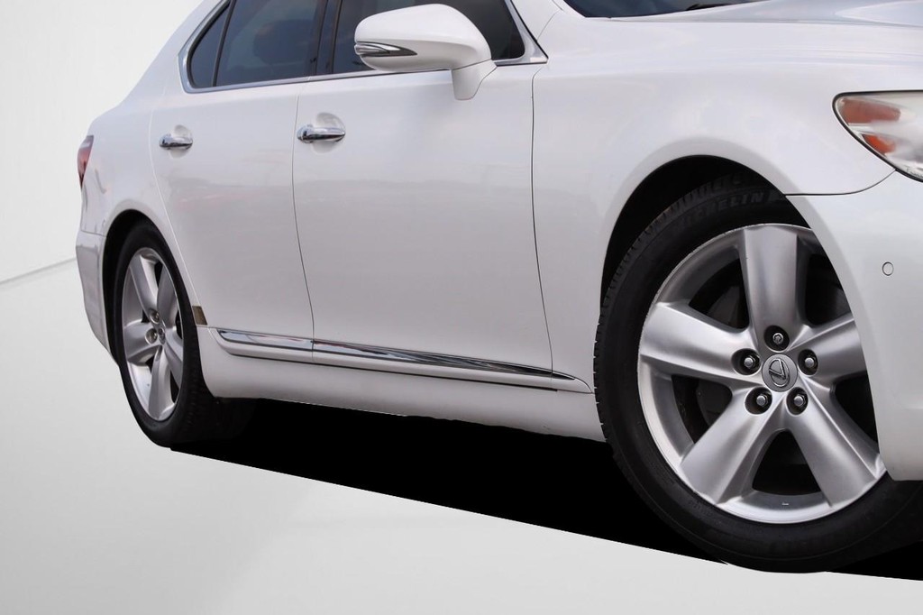Lexus LS 460 Vehicle Full-screen Gallery Image 3