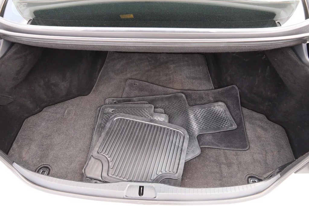 Lexus LS 460 Vehicle Full-screen Gallery Image 7