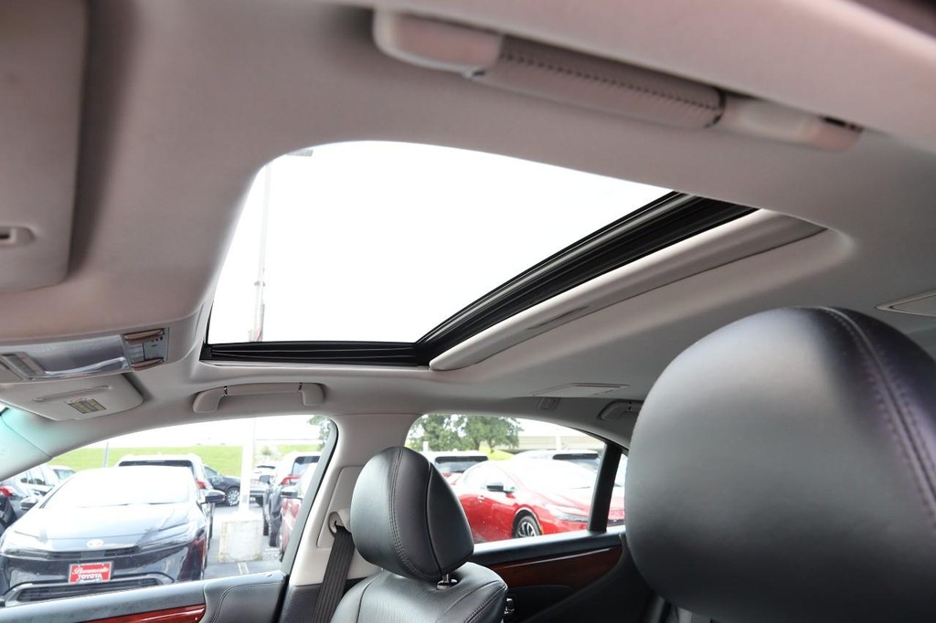Lexus LS 460 Vehicle Full-screen Gallery Image 8