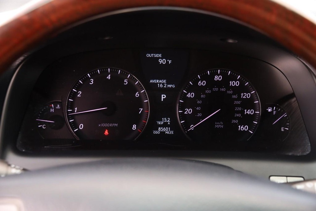 Lexus LS 460 Vehicle Full-screen Gallery Image 16