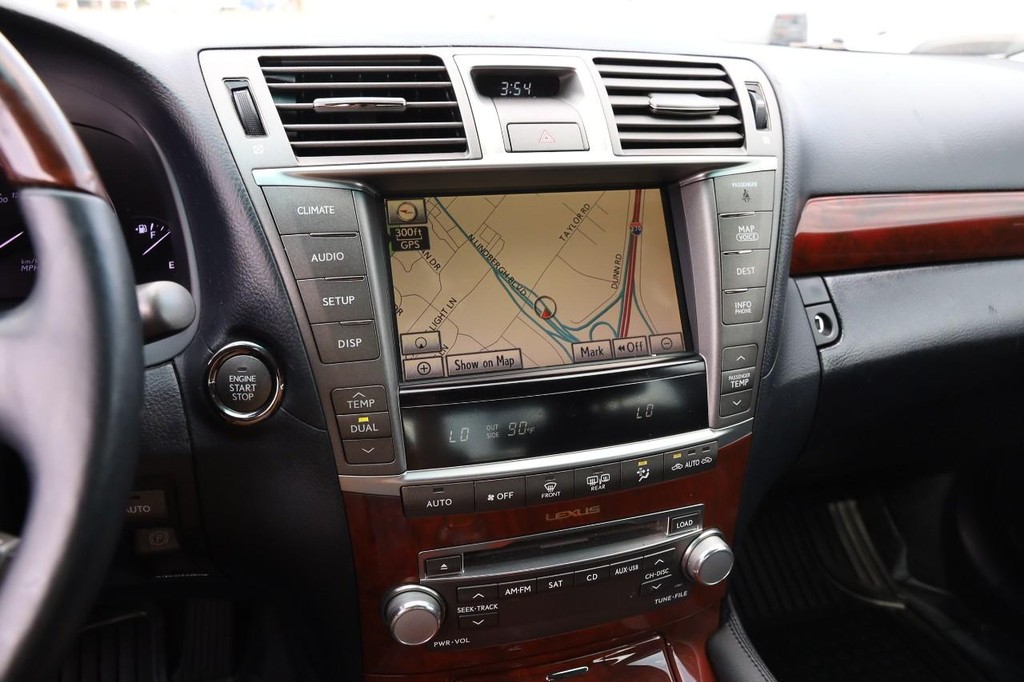 Lexus LS 460 Vehicle Full-screen Gallery Image 18
