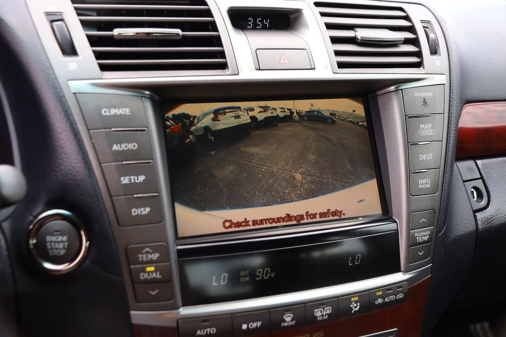Lexus LS 460 Vehicle Full-screen Gallery Image 20