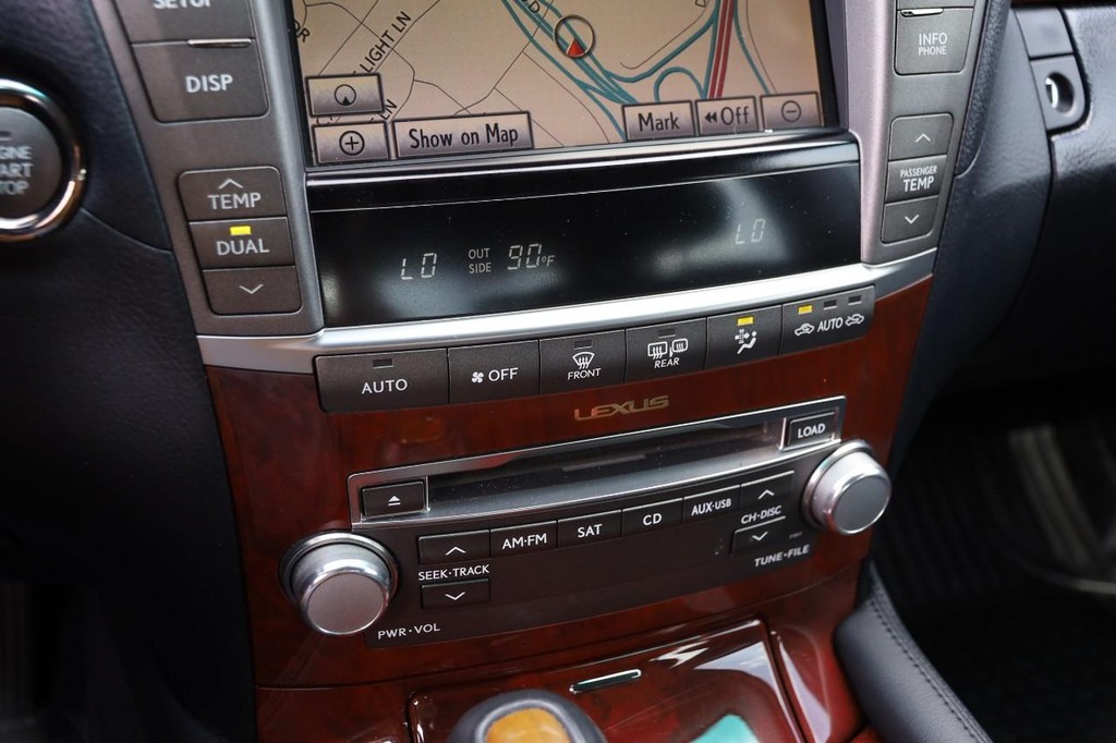 Lexus LS 460 Vehicle Full-screen Gallery Image 21