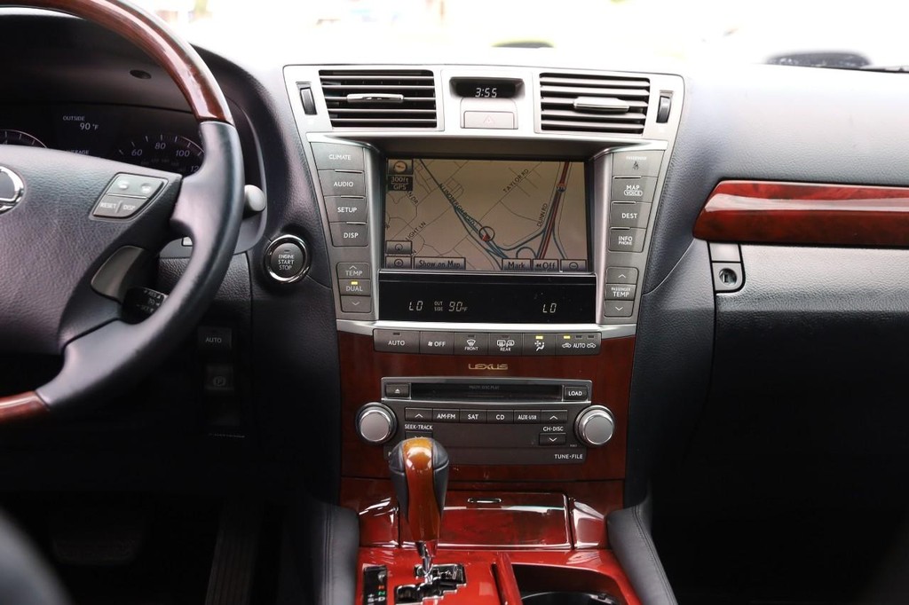 Lexus LS 460 Vehicle Full-screen Gallery Image 28