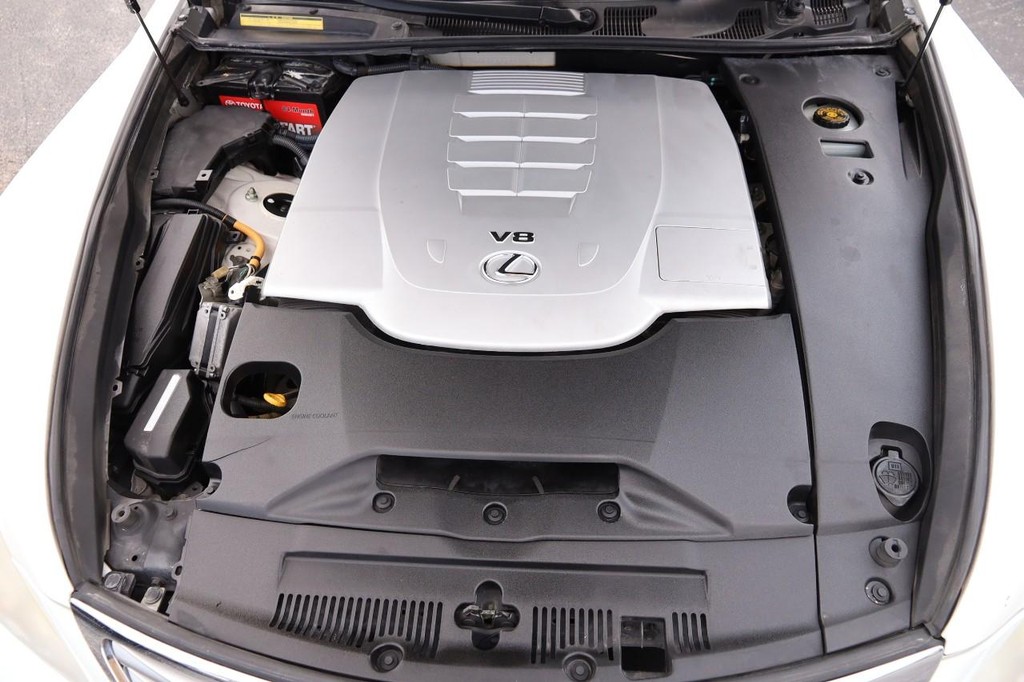 Lexus LS 460 Vehicle Full-screen Gallery Image 31