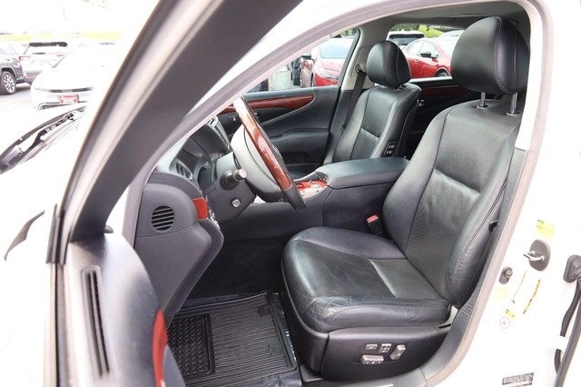 Lexus LS 460 Vehicle Image 09