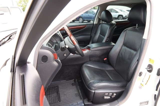Lexus LS 460 Vehicle Image 11