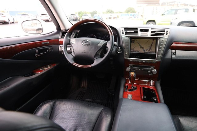 Lexus LS 460 Vehicle Image 26