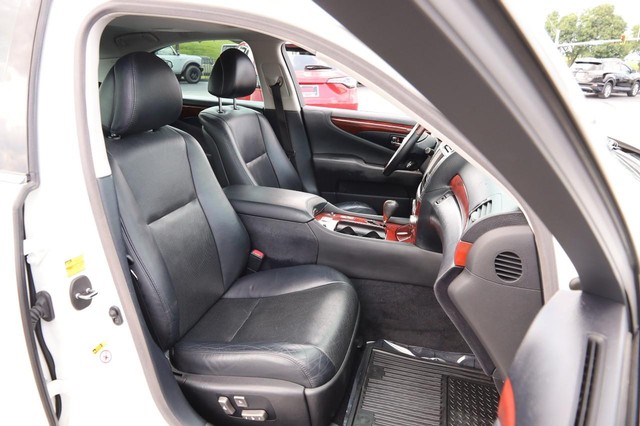 Lexus LS 460 Vehicle Image 30