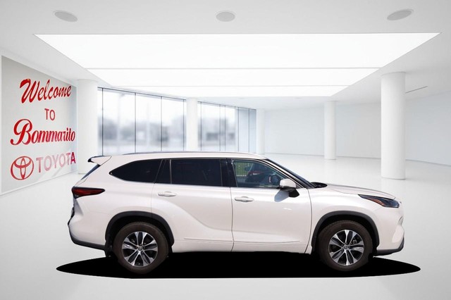 Toyota Highlander Vehicle Image 03