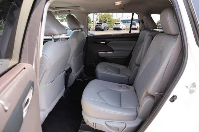 Toyota Highlander Vehicle Image 11