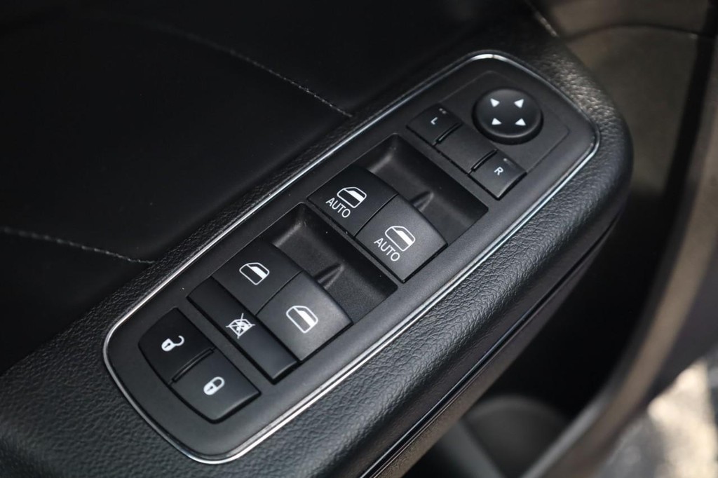 Dodge Charger Vehicle Full-screen Gallery Image 11