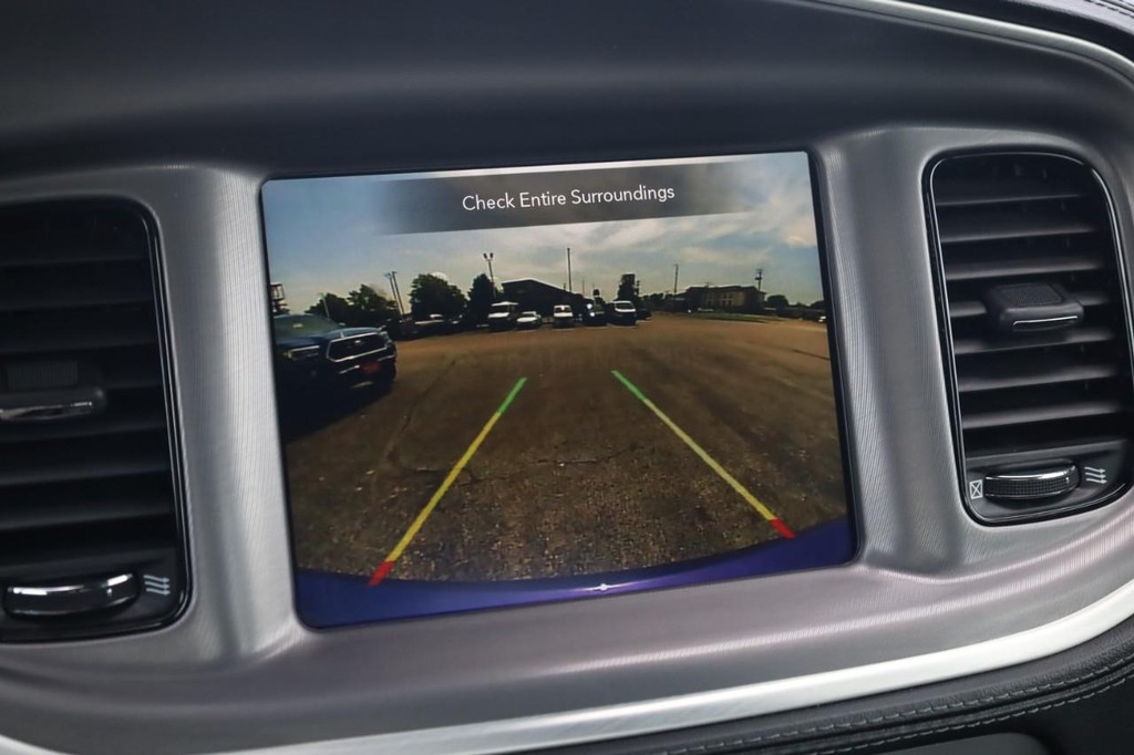 Dodge Charger Vehicle Full-screen Gallery Image 16