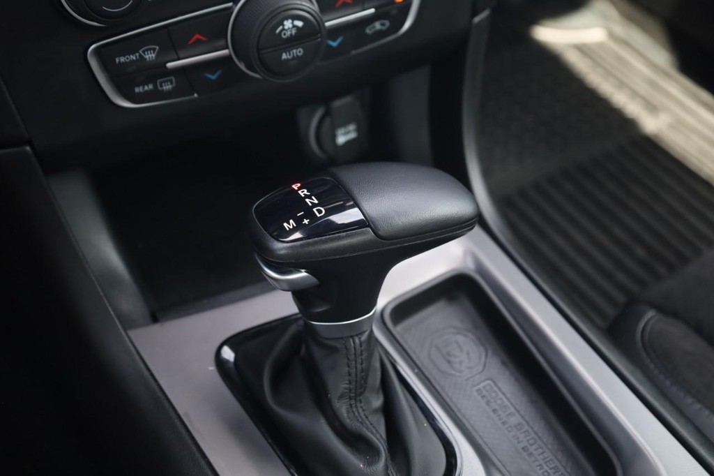 Dodge Charger Vehicle Full-screen Gallery Image 18